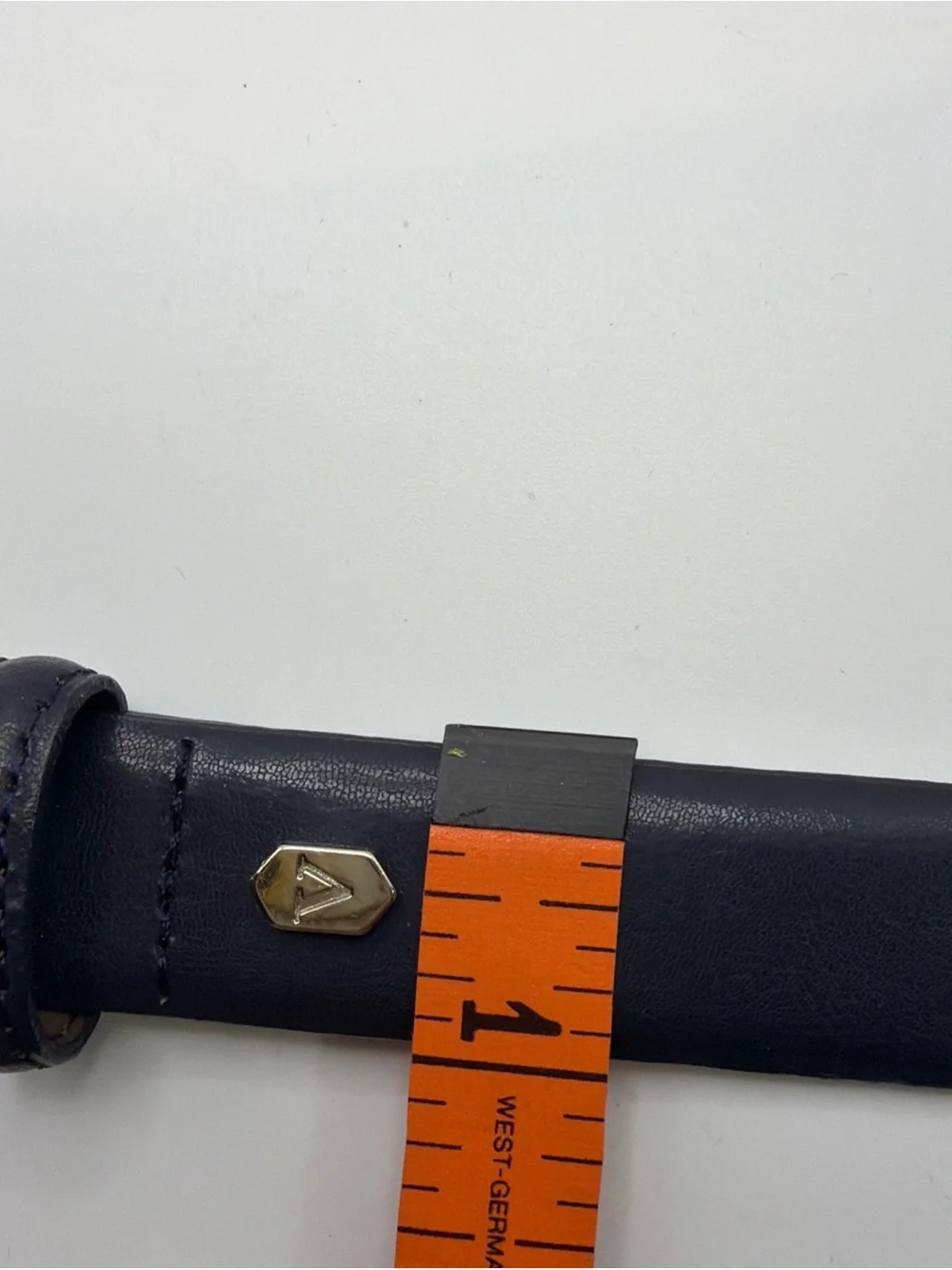 Classic Retro 1997 Liz Claiborne Navy Leather Belt Size Large Gold SilverBuckle.